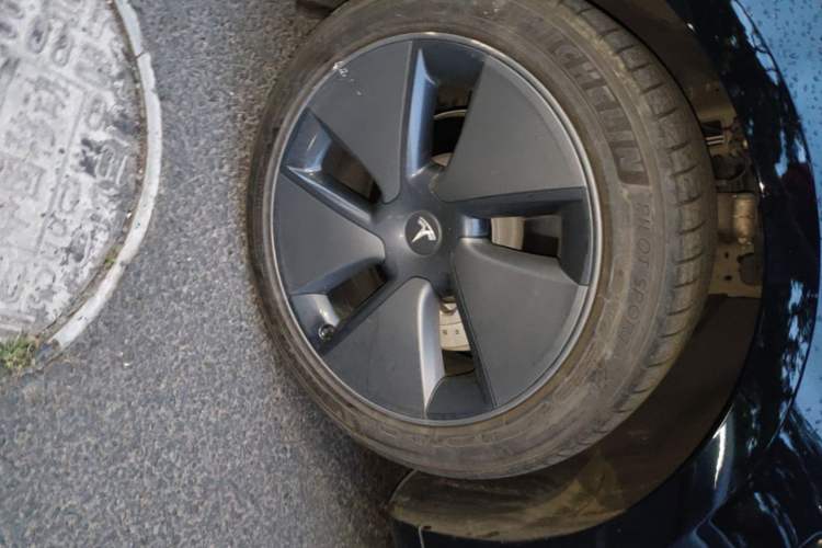 Used Tesla Model 3 2022 Rear-Wheel-Drive Version Left Front Wheel Hub
