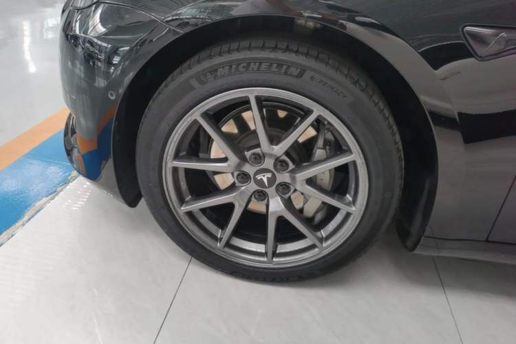Used Tesla Model 3 2022 Rear-Wheel-Drive Version Left Front Wheel Hub