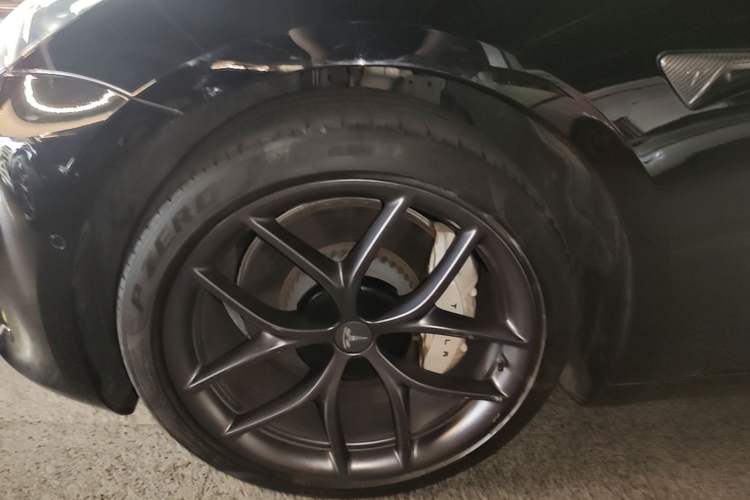 Used Tesla Model 3 2022 Performance High-Performance All-Wheel-Drive Version Left Front Wheel Hub