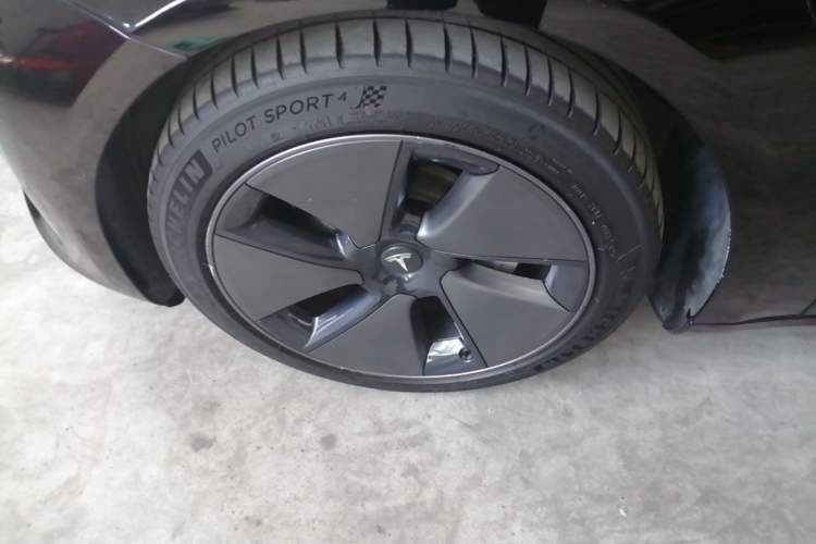 Used Tesla Model 3 2022 Rear-Wheel-Drive Version Left Front Wheel Hub