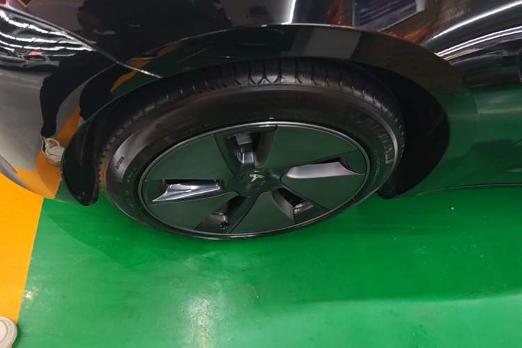 Used Tesla Model 3 2022 Rear-Wheel-Drive Version Left Front Wheel Hub