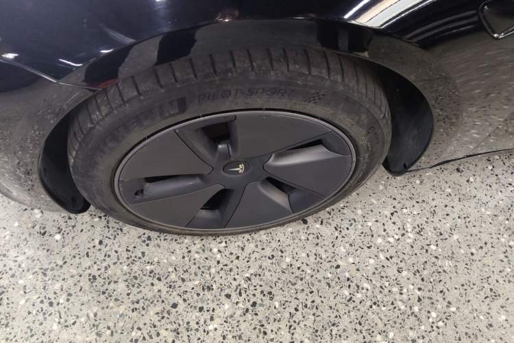 Used Tesla Model 3 2022 Rear-Wheel-Drive Version Left Front Wheel Hub