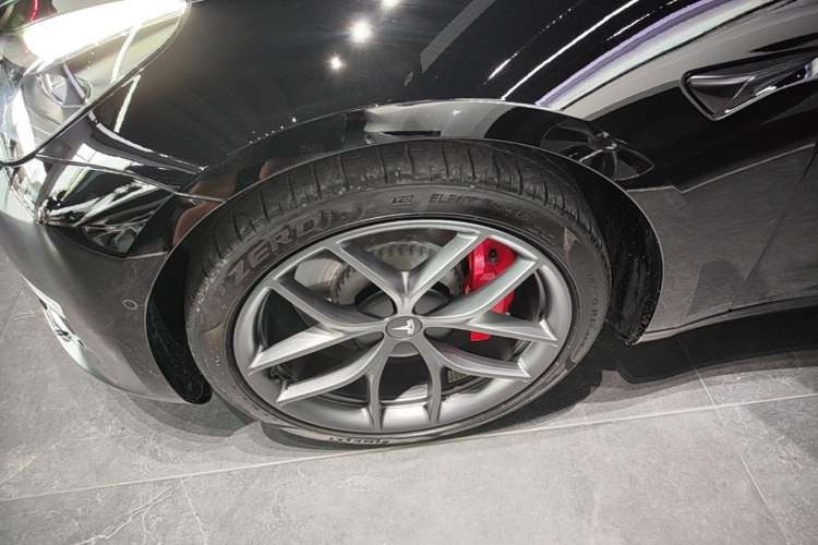 Used Tesla Model 3 2022 Performance High-Performance All-Wheel-Drive Version Left Front Wheel Hub