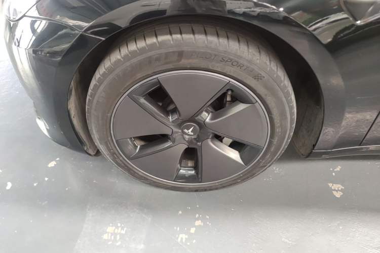 Used Tesla Model 3 2022 Rear-Wheel-Drive Version Left Front Wheel Hub
