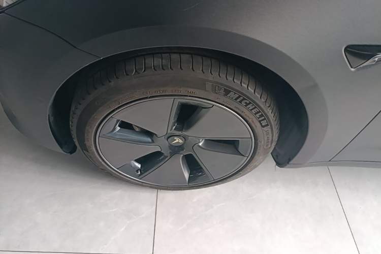 Used Tesla Model 3 2022 Rear-Wheel-Drive Version Left Front Wheel Hub