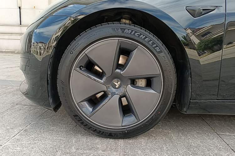 Used Tesla Model 3 2022 Rear-Wheel-Drive Version Left Front Wheel Hub