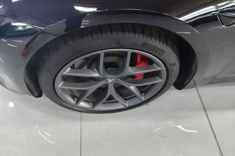Used Tesla Model 3 2022 Performance High-Performance All-Wheel-Drive Version Left Front Wheel Hub