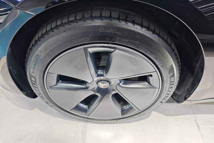 Used Tesla Model 3 2022 Rear-Wheel-Drive Version Left Front Wheel Hub
