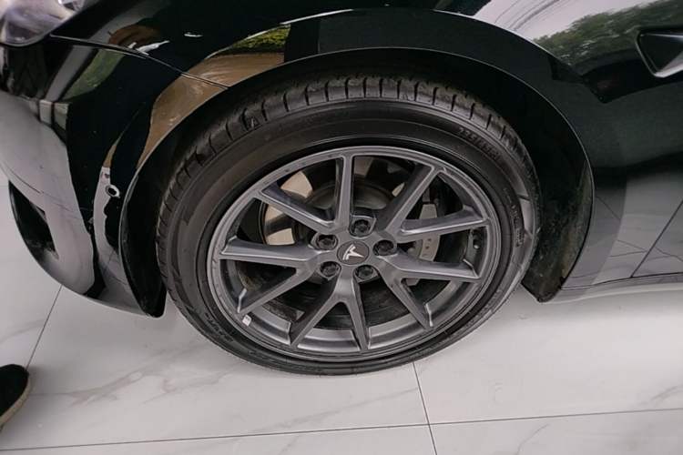 Used Tesla Model 3 2022 Rear-Wheel-Drive Version Left Front Wheel Hub