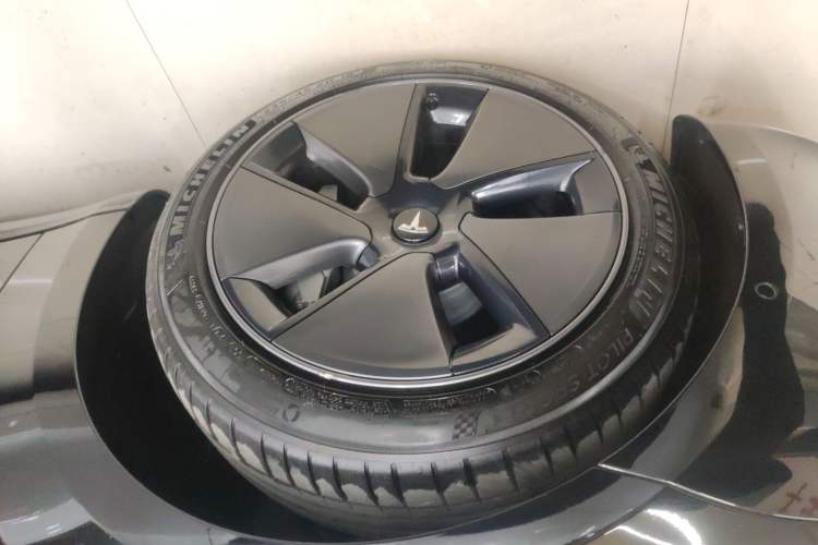 Used Tesla Model 3 2022 Rear-Wheel-Drive Version Left Front Wheel Hub