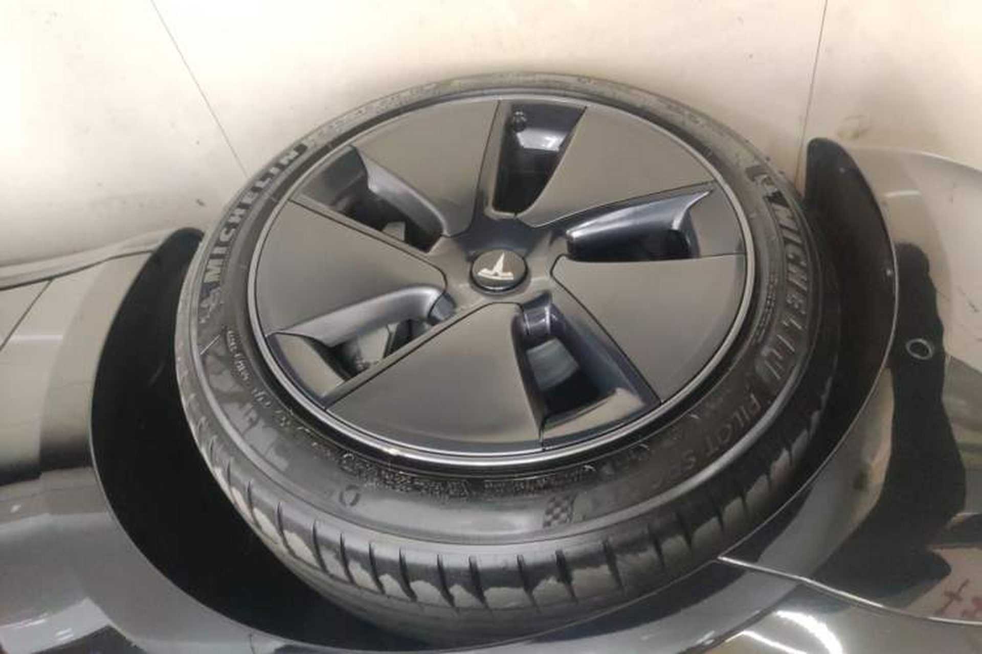 Used Tesla Model 3 2022 Rear-Wheel-Drive Version Left Front Wheel Hub