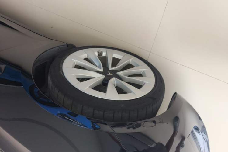 Used Tesla Model 3 2022 Rear-Wheel-Drive Version Left Front Wheel Hub