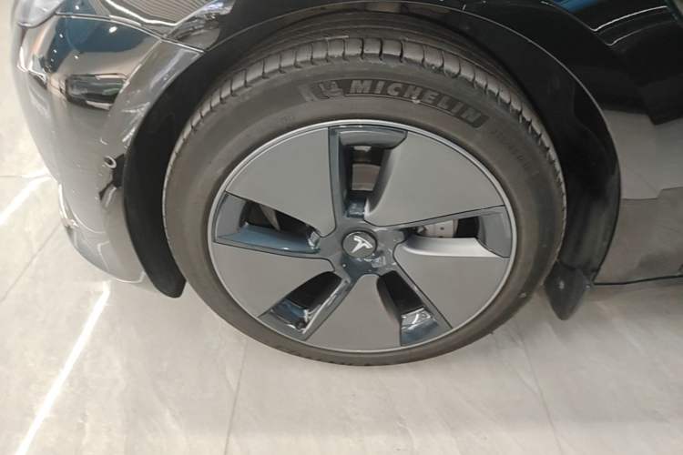 Used Tesla Model 3 2022 Rear-Wheel-Drive Version Left Front Wheel Hub