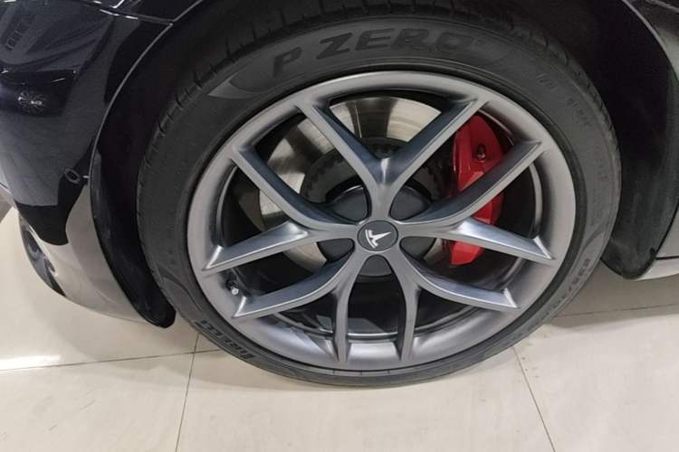 Used Tesla Model 3 2022 Performance High-Performance All-Wheel-Drive Version Left Front Wheel Hub