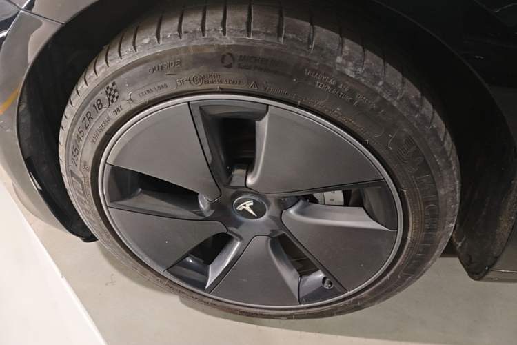 Used Tesla Model 3 2022 Rear-Wheel-Drive Version Left Front Wheel Hub