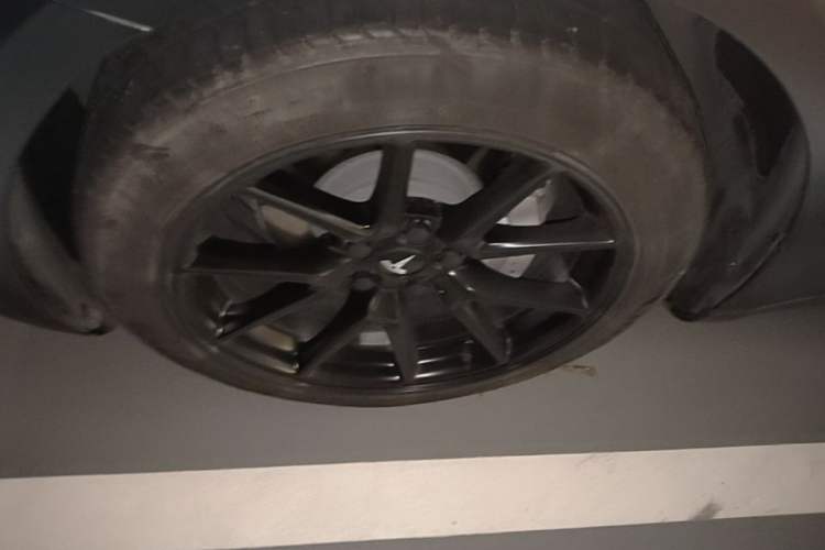Used Tesla Model 3 2022 Rear-Wheel-Drive Version Left Front Wheel Hub