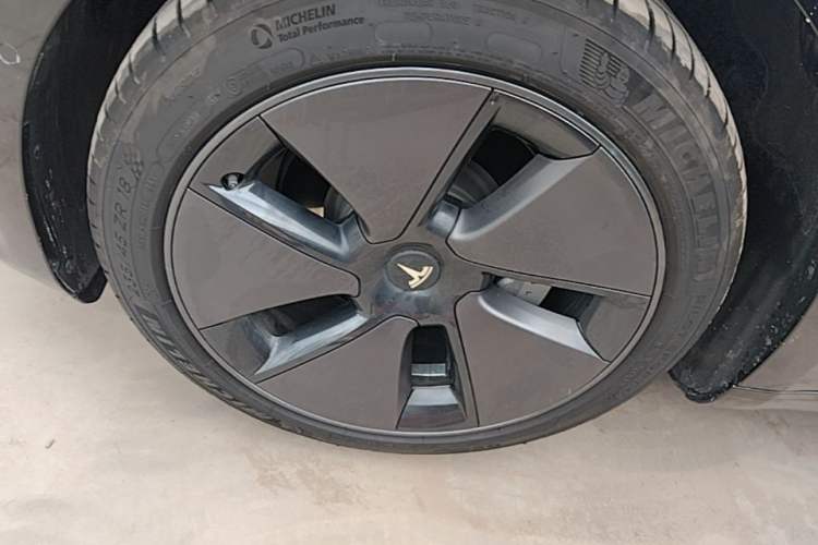 Used Tesla Model 3 2022 Rear-Wheel-Drive Version Left Front Wheel Hub