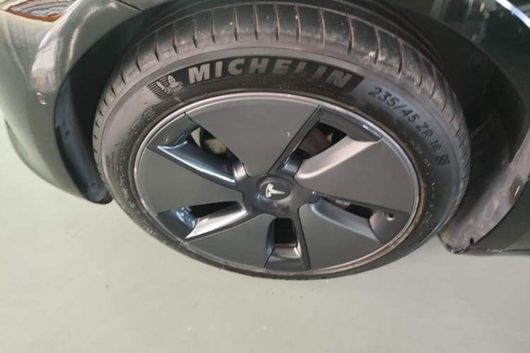 Used Tesla Model 3 2022 Rear-Wheel-Drive Version Left Front Wheel Hub