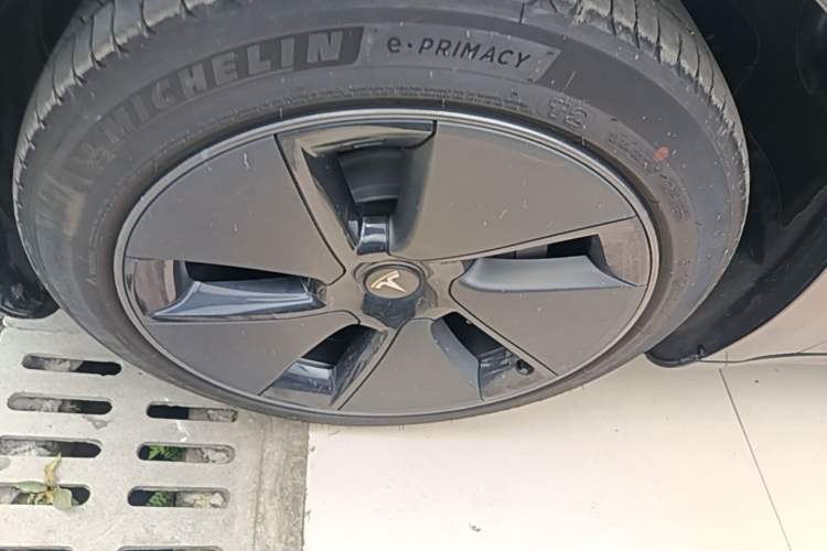 Used Tesla Model 3 2022 Rear-Wheel-Drive Version Left Front Wheel Hub