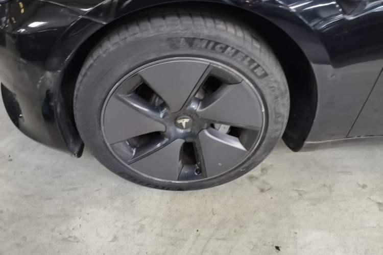 Used Tesla Model 3 2022 Rear-Wheel-Drive Version Left Front Wheel Hub