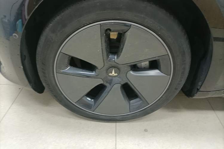 Used Tesla Model 3 2022 Rear-Wheel-Drive Version Left Front Wheel Hub
