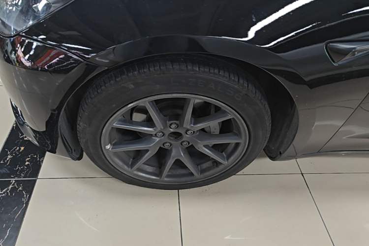 Used Tesla Model 3 2022 Rear-Wheel-Drive Version Left Front Wheel Hub