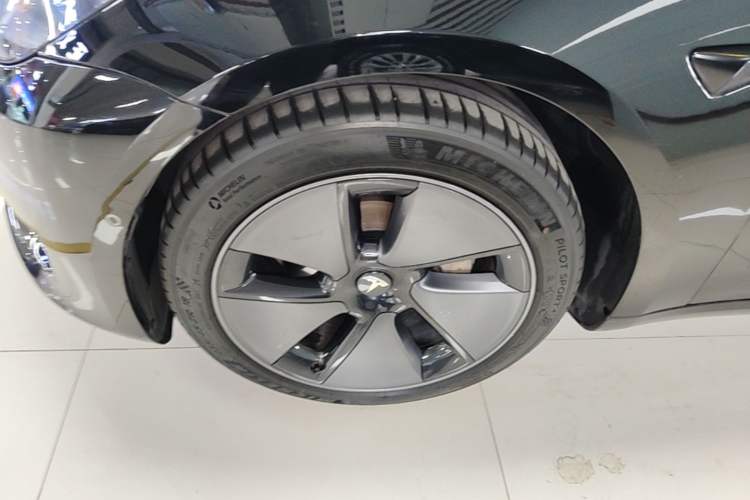 Used Tesla Model 3 2022 Rear-Wheel-Drive Version Left Front Wheel Hub