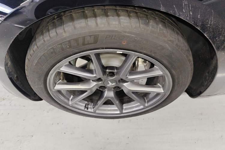 Used Tesla Model 3 2022 Rear-Wheel-Drive Version Left Front Wheel Hub