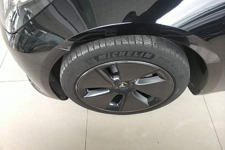 Used Tesla Model 3 2022 Rear-Wheel-Drive Version Left Front Wheel Hub