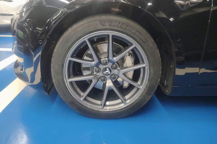 Used Tesla Model 3 2022 Rear-Wheel-Drive Version Left Front Wheel Hub