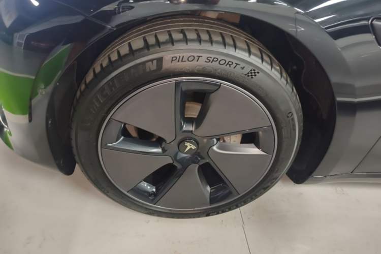 Used Tesla Model 3 2022 Rear-Wheel-Drive Version Left Front Wheel Hub