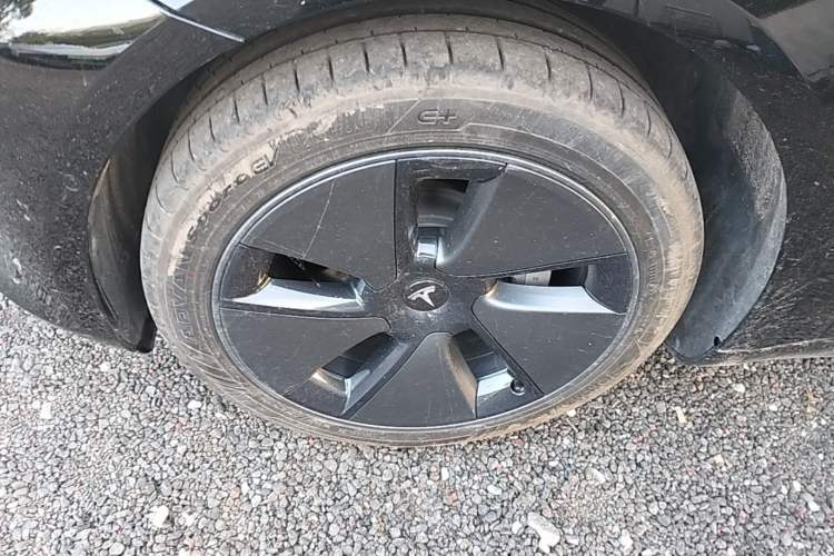 Used Tesla Model 3 2022 Rear-Wheel-Drive Version Left Front Wheel Hub