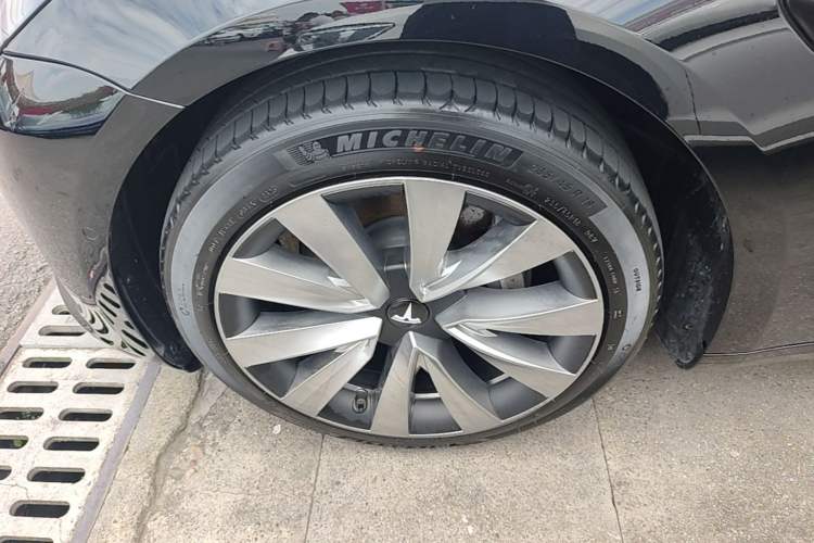 Used Tesla Model 3 2022 Rear-Wheel-Drive Version Left Front Wheel Hub