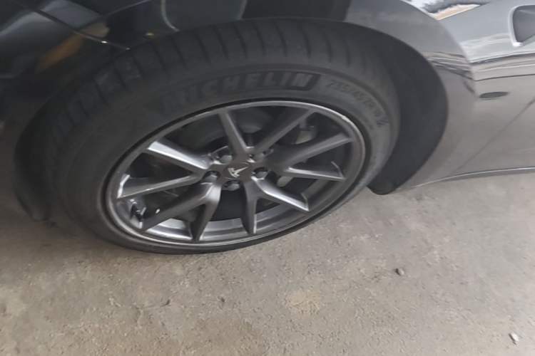 Used Tesla Model 3 2022 Rear-Wheel-Drive Version Left Front Wheel Hub