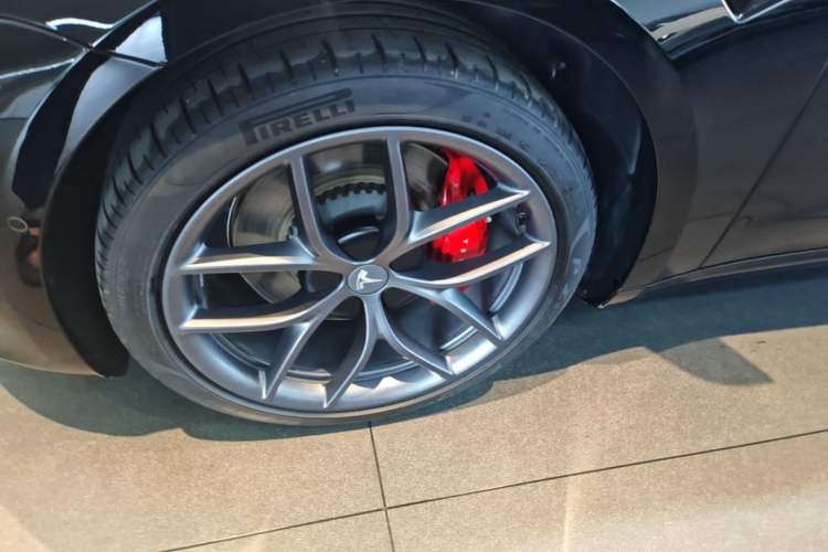 Used Tesla Model 3 2022 Performance High-Performance All-Wheel-Drive Version Left Front Wheel Hub