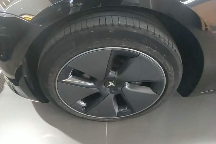 Used Tesla Model 3 2022 Rear-Wheel-Drive Version Left Front Wheel Hub