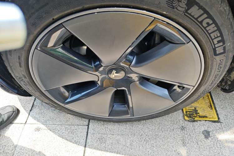 Used Tesla Model 3 2022 Rear-Wheel-Drive Version Left Front Wheel Hub