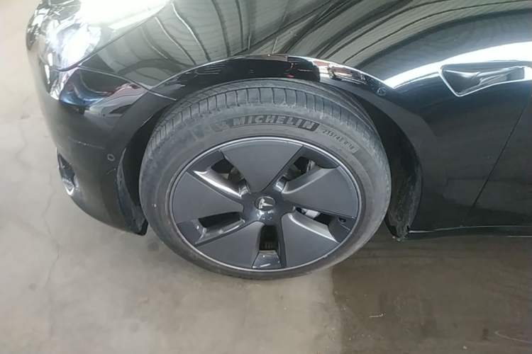 Used Tesla Model 3 2022 Rear-Wheel-Drive Version Left Front Wheel Hub