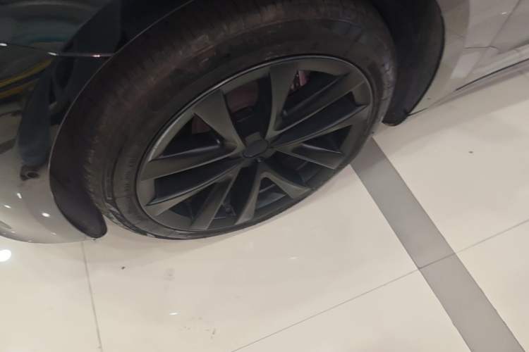 Used Tesla Model 3 2022 Rear-Wheel-Drive Version Left Front Wheel Hub