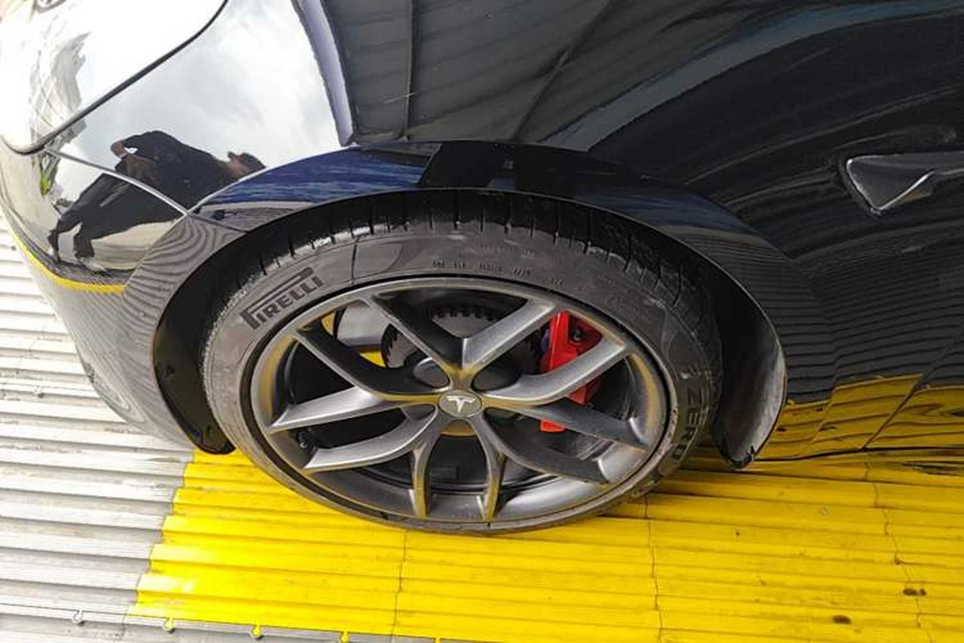 Used Tesla Model 3 2022 Performance High-Performance All-Wheel-Drive Version Left Front Wheel Hub