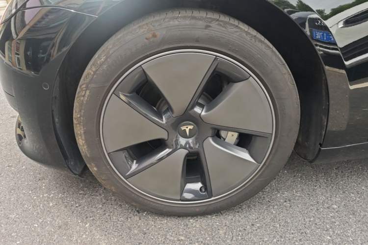 Used Tesla Model 3 2022 Rear-Wheel-Drive Version Left Front Wheel Hub
