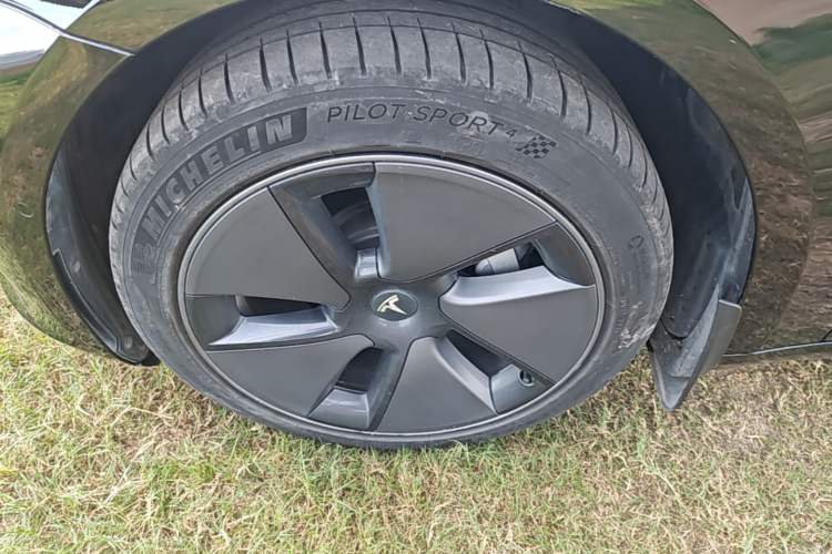 Used Tesla Model 3 2022 Rear-Wheel-Drive Version Left Front Wheel Hub