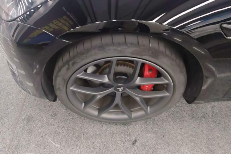 Used Tesla Model 3 2022 Performance High-Performance All-Wheel-Drive Version Left Front Wheel Hub