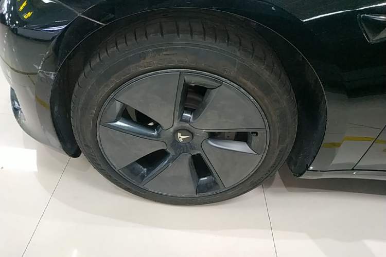 Used Tesla Model 3 2022 Rear-Wheel-Drive Version Left Front Wheel Hub
