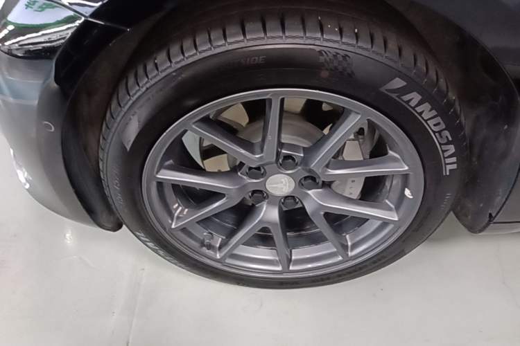 Used Tesla Model 3 2022 Rear-Wheel-Drive Version Left Front Wheel Hub