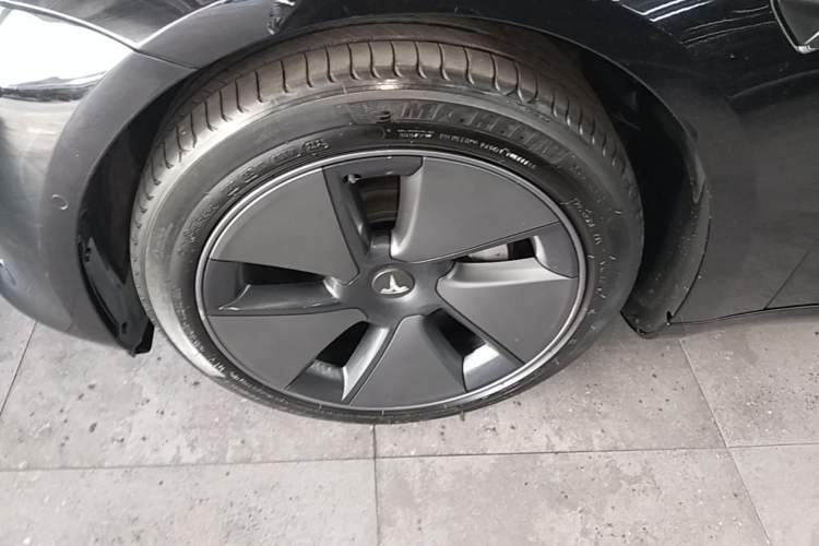 Used Tesla Model 3 2022 Rear-Wheel-Drive Version Left Front Wheel Hub