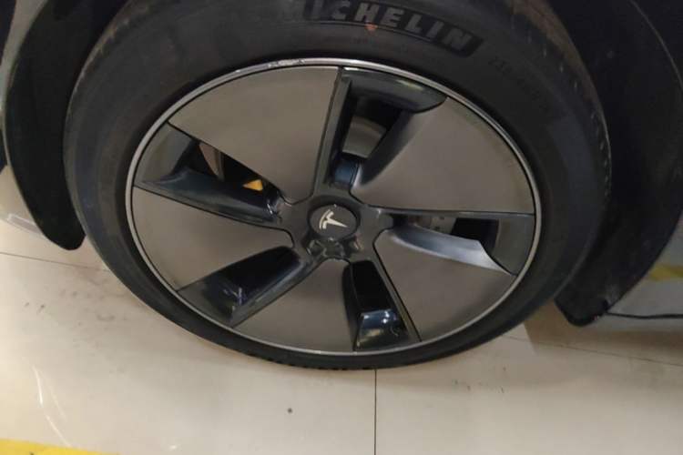 Used Tesla Model 3 2022 Rear-Wheel-Drive Version Left Front Wheel Hub