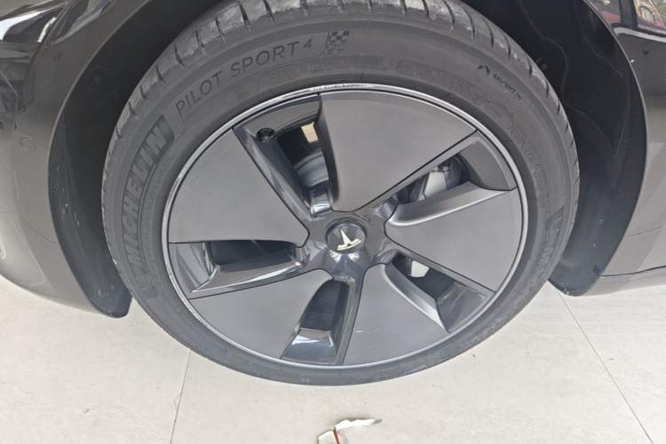 Used Tesla Model 3 2022 Rear-Wheel-Drive Version Left Front Wheel Hub