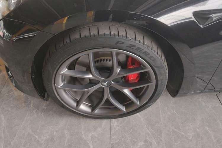 Used Tesla Model 3 2022 Performance High-Performance All-Wheel-Drive Version Left Front Wheel Hub