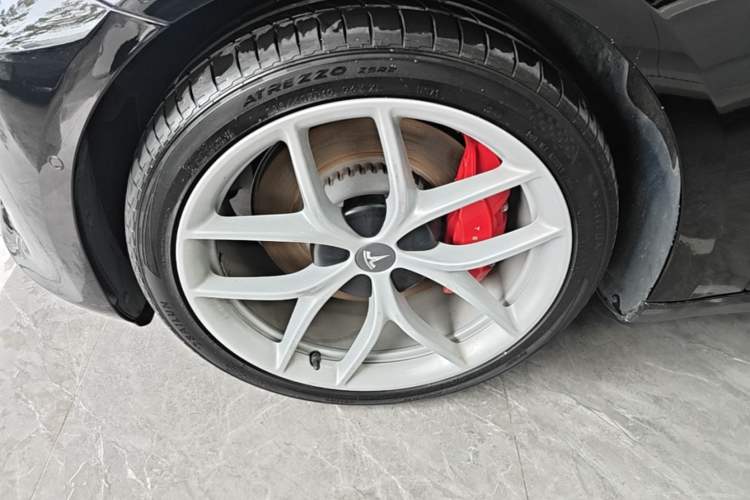 Used Tesla Model 3 2022 Performance High-Performance All-Wheel-Drive Version Left Front Wheel Hub